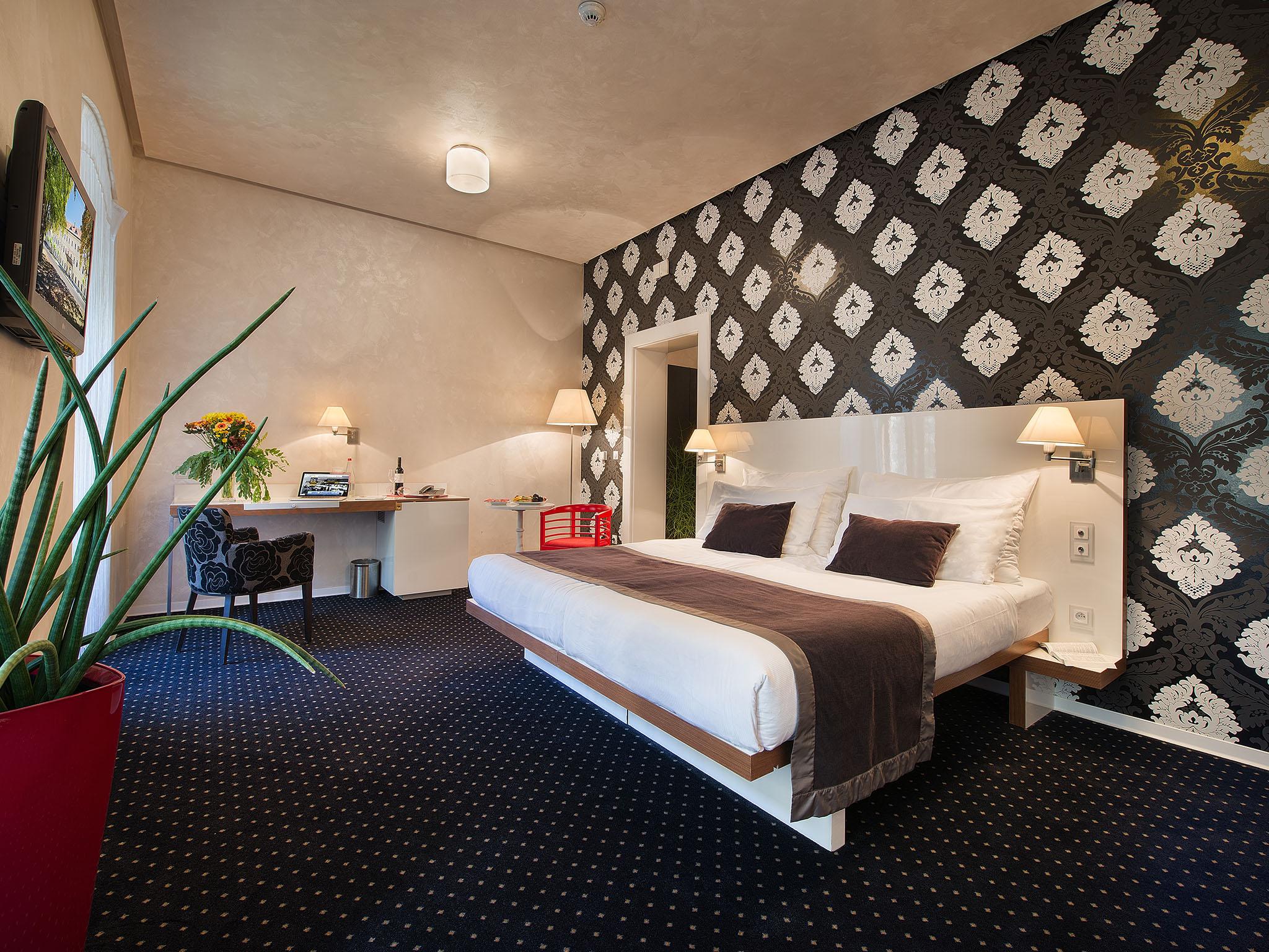 Ea Hotel Tereziansky Dvur Hradec Králové Exteriör bild