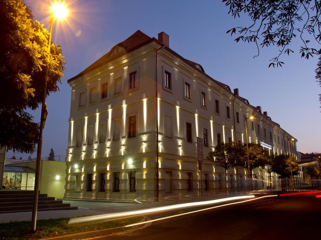 Ea Hotel Tereziansky Dvur Hradec Králové Exteriör bild