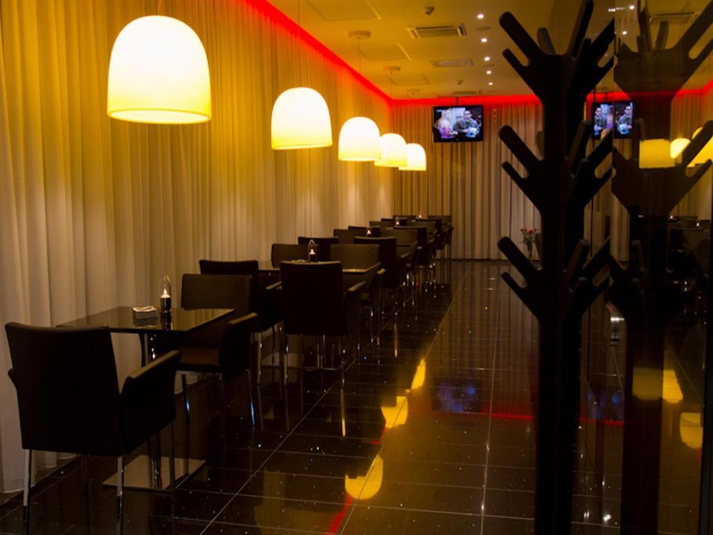 Ea Hotel Tereziansky Dvur Hradec Králové Exteriör bild