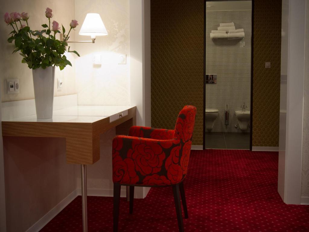 Ea Hotel Tereziansky Dvur Hradec Králové Exteriör bild