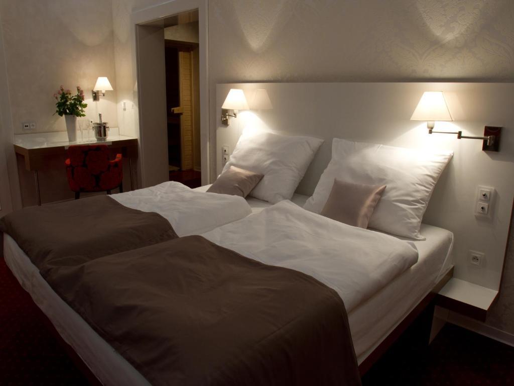 Ea Hotel Tereziansky Dvur Hradec Králové Exteriör bild